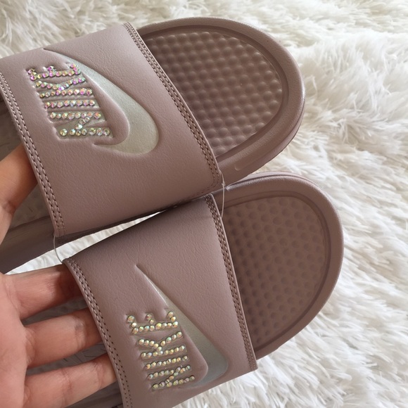 Pink Nike slides with studs - Picture 8 of 8